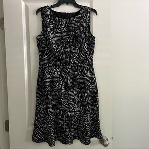 Ellen Tracy Black and White Geometric Midi Dress